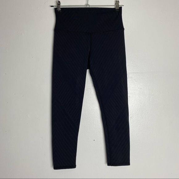 ALO Yoga Multi Striped Crop Leggings SZ Small - Picture 2 of 7